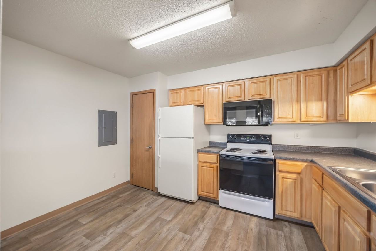 3111 30th St - Photo 2 of 12