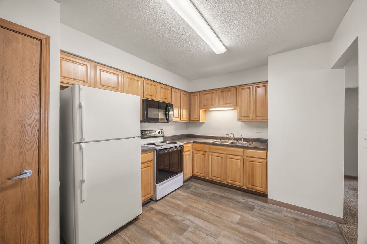 3111 30th St - Photo 3 of 12