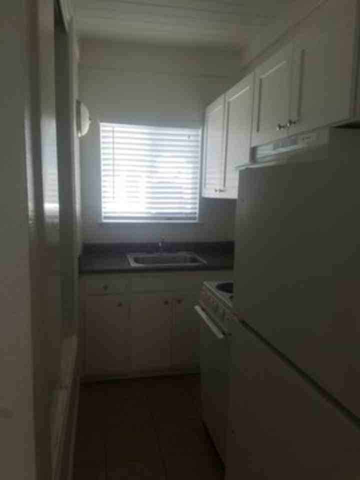 822 West Ave - Photo 2 of 8