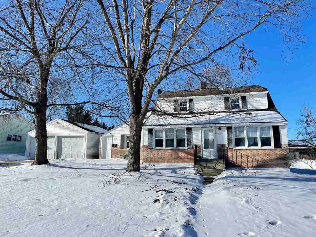 611 Alrose St - Duplex - Photo 3 of 13