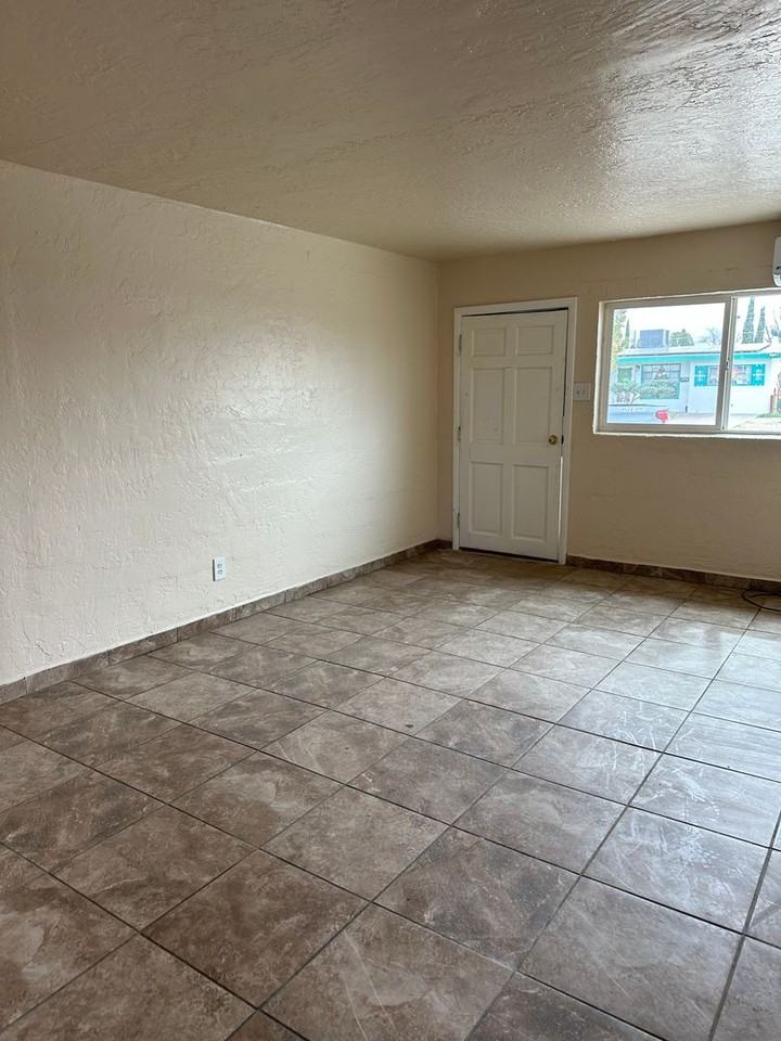 1709 E Idaho Ave - Photo 5 of 16