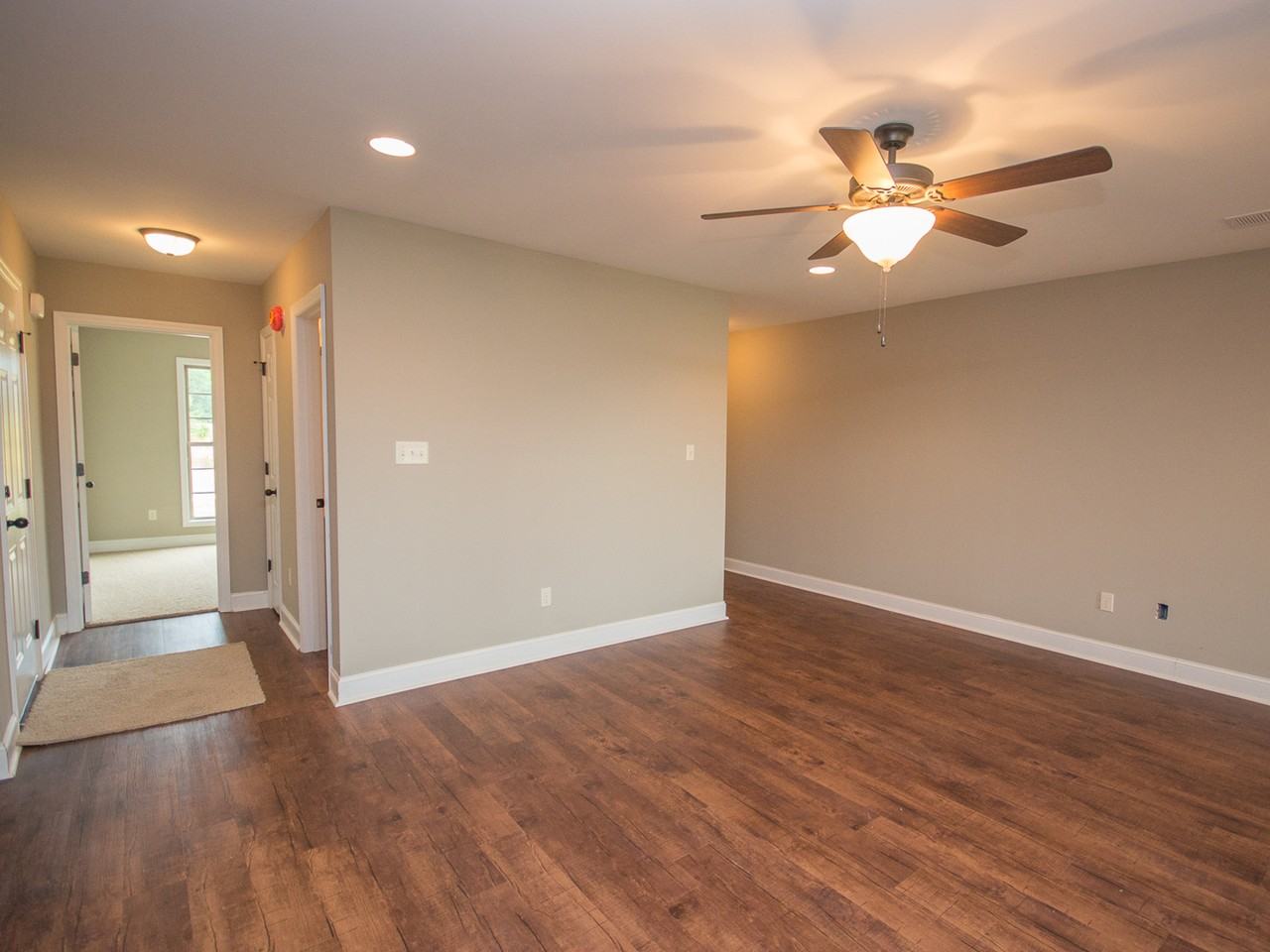25267 Everblake Dr - Photo 4 of 20