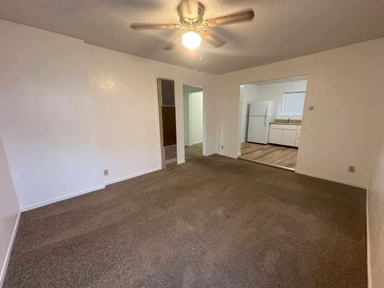 Alexander Manor - Photo 3 of 8