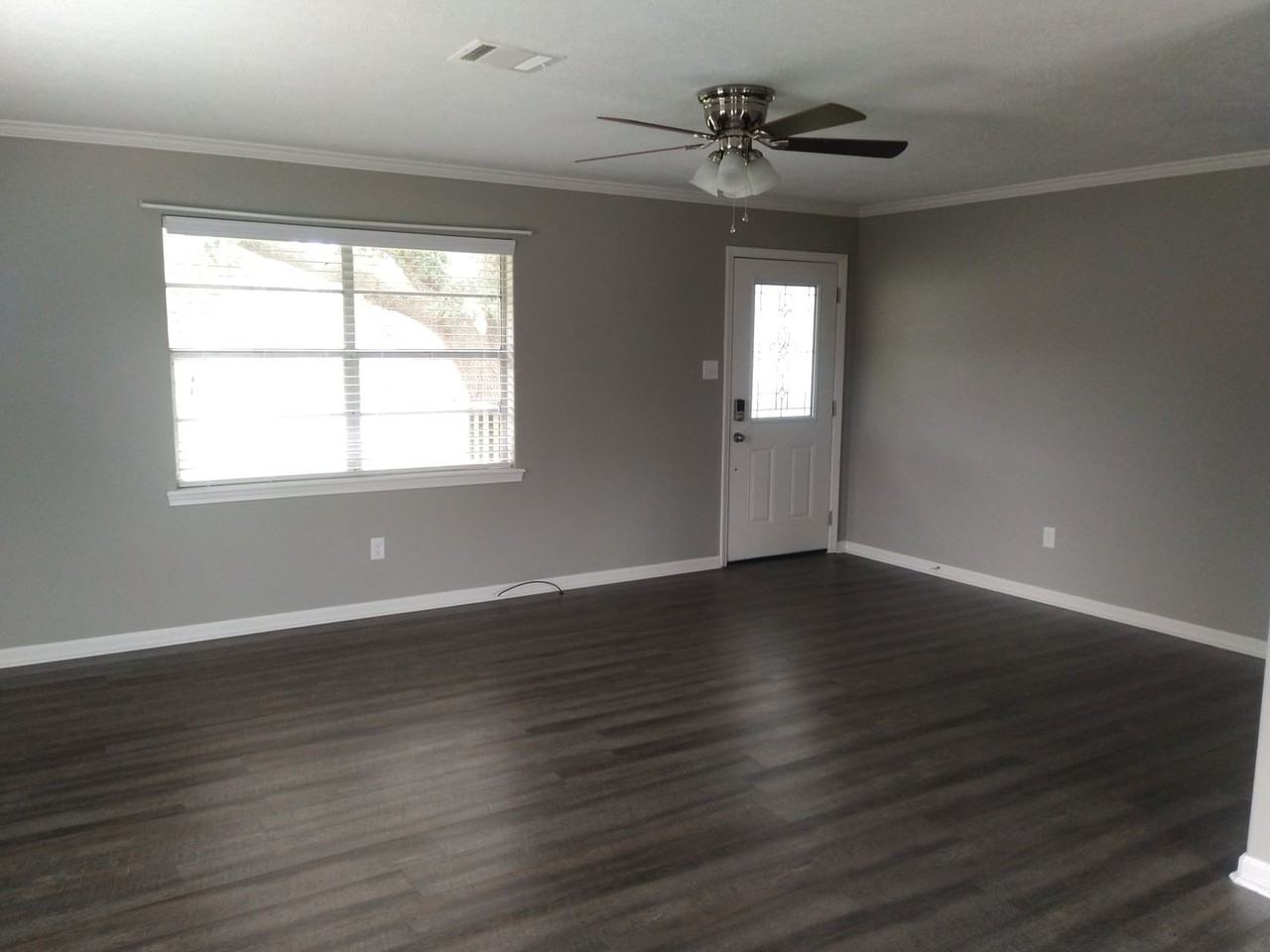 368 Dees St - Photo 2 of 8