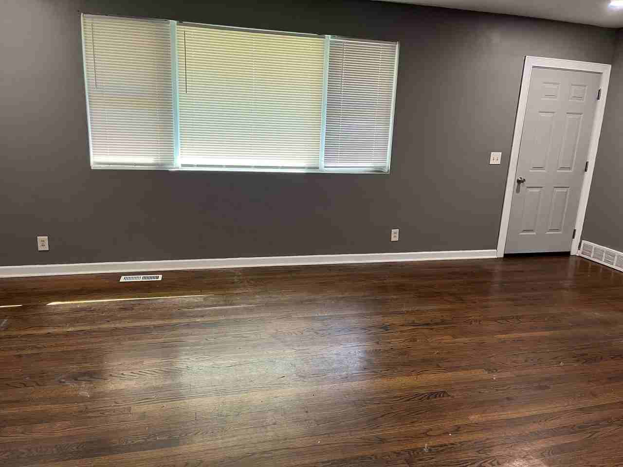 347 Mccartha Dr - Photo 2 of 11