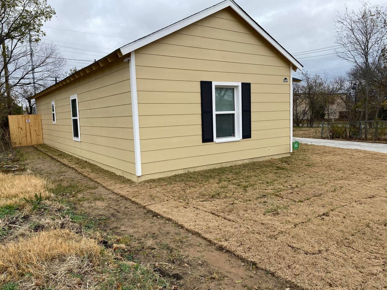 1029 E Broadway Ave - Photo 3 of 14