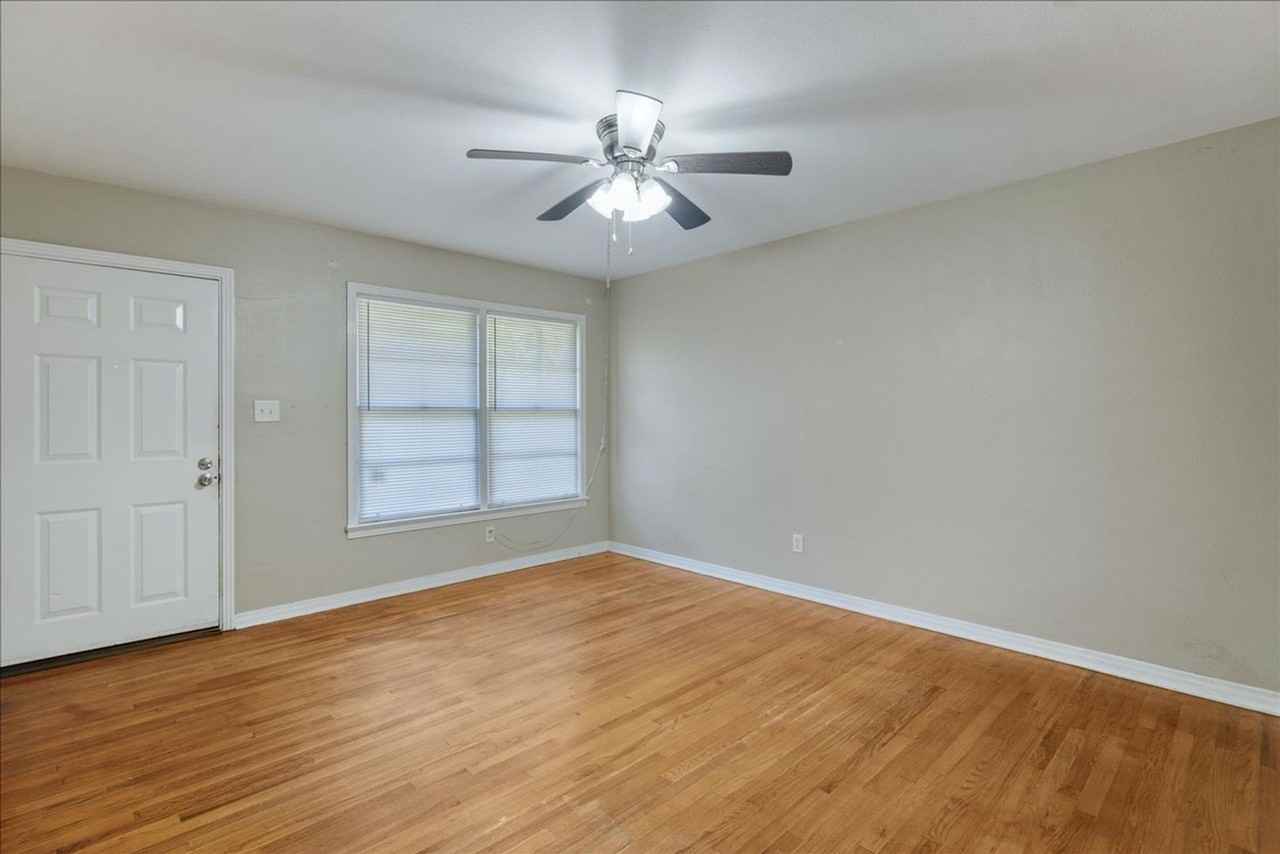 1908 Crabapple Dr - Photo 4 of 22
