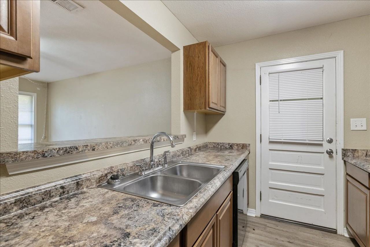 1908 Crabapple Dr - Photo 7 of 22