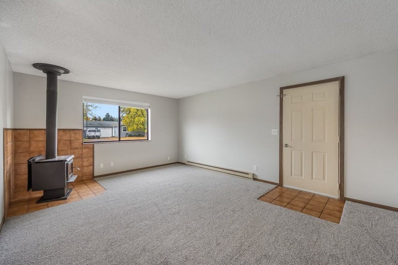 10373 N Hillview Dr - Photo 4 of 21