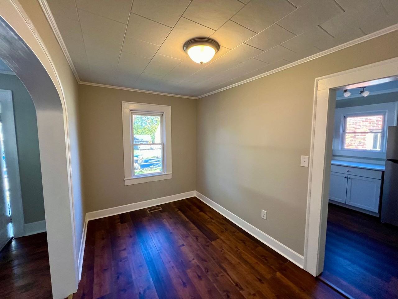 111 Highland Ave - Photo 4 of 15