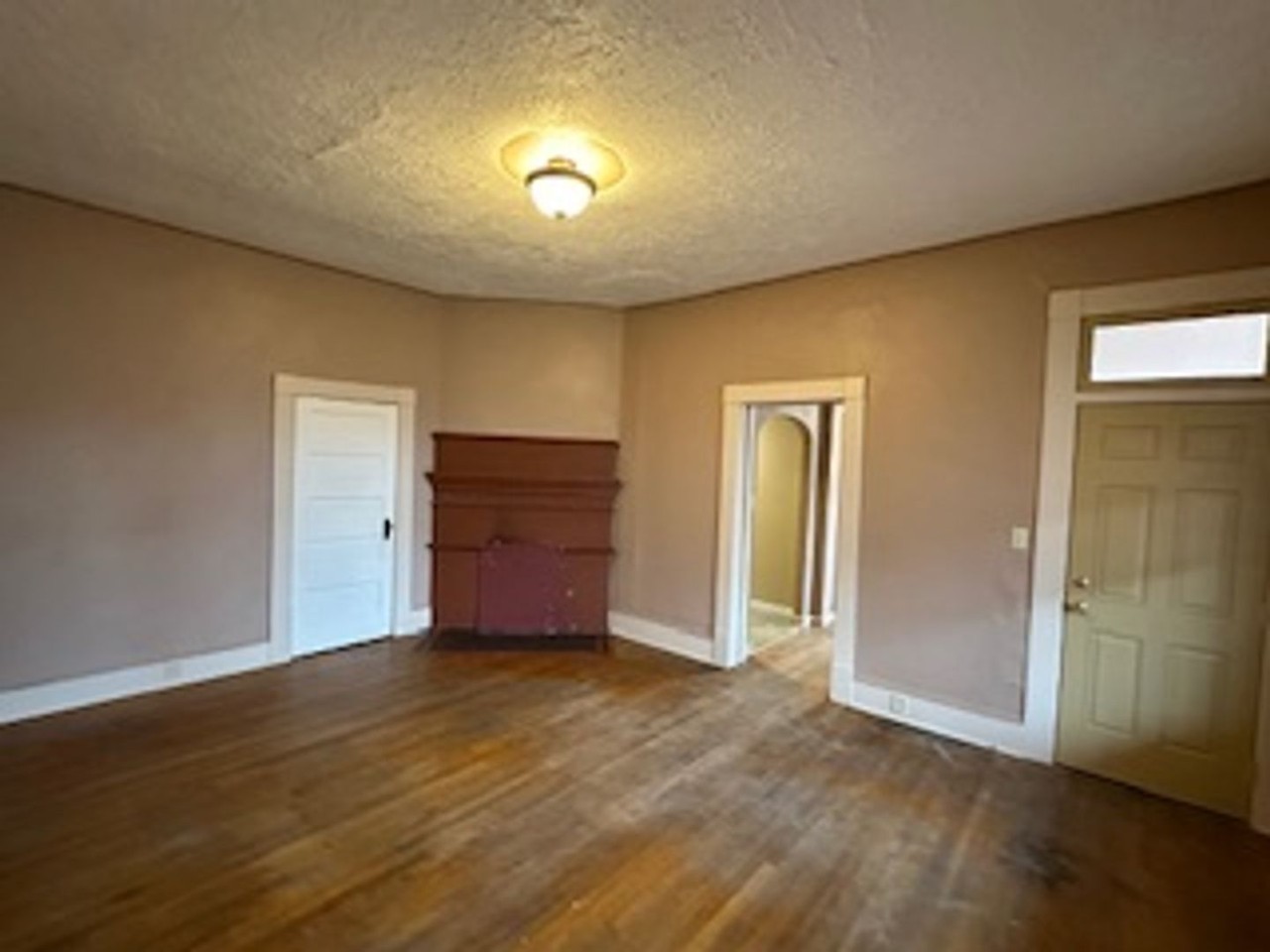 107 Se 5th St - Photo 2 of 9