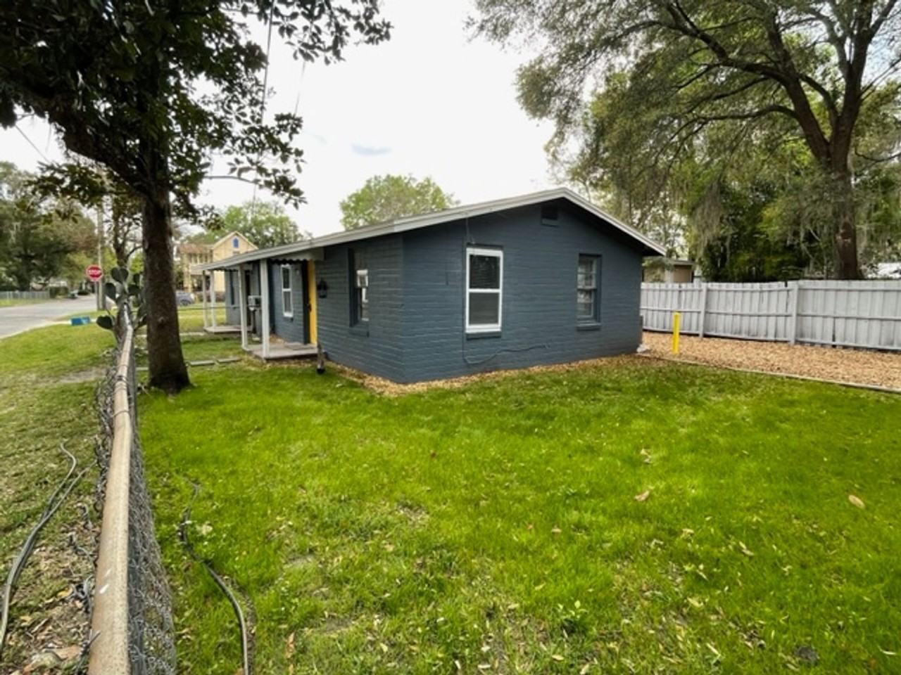 714 Nw 8th St - Photo 2 of 18