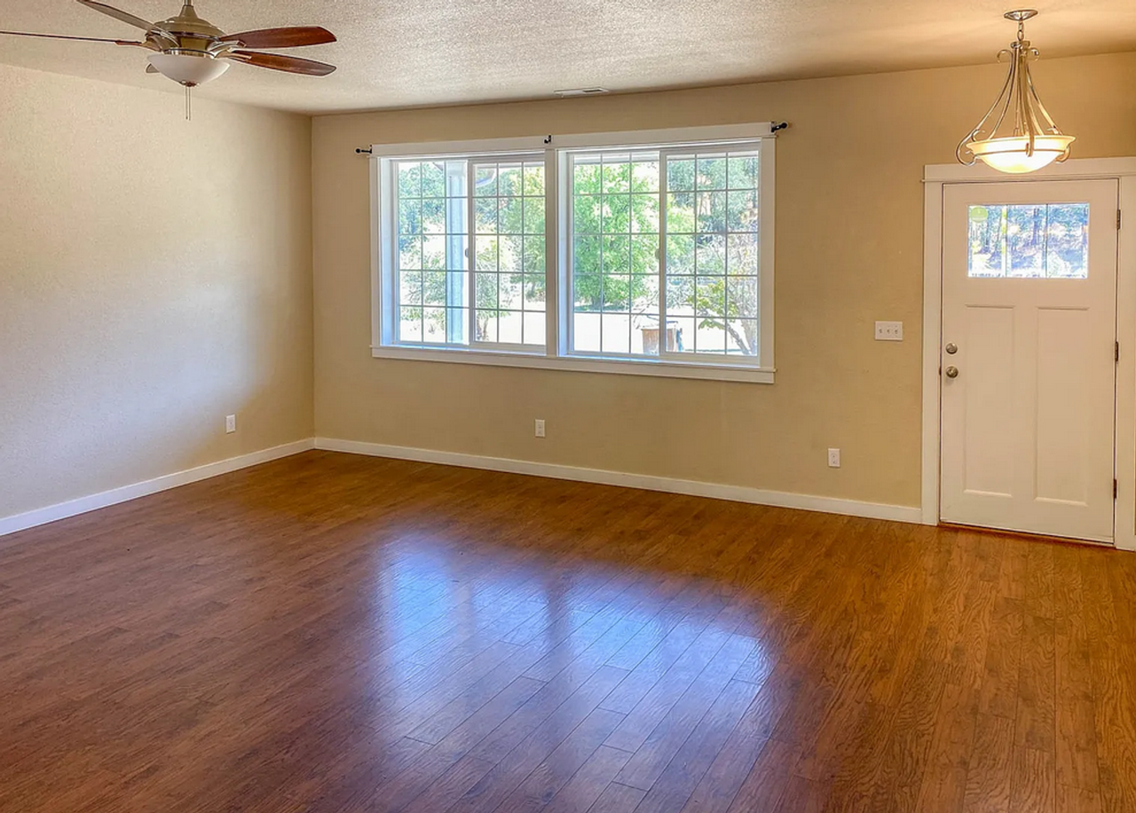 11132 N Umpqua Hwy - Photo 3 of 11