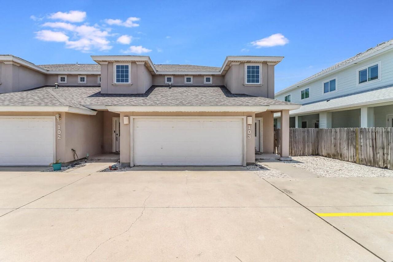 15118 Leeward Dr - Photo 4 of 50