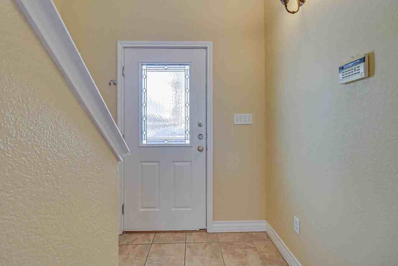 15118 Leeward Dr - Photo 6 of 50