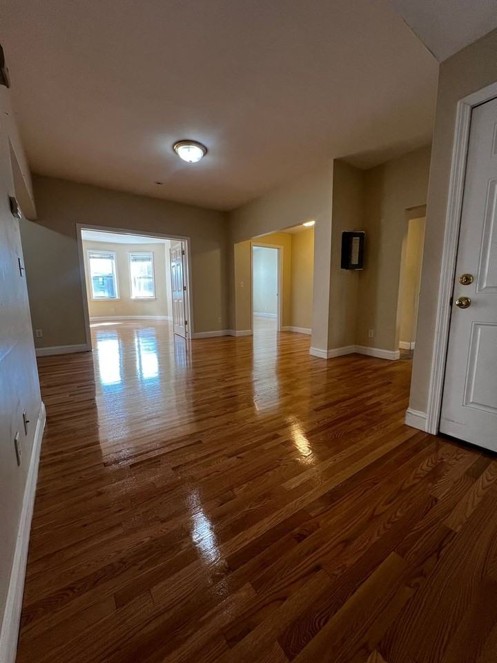 43 Saint Mary's Street - Photo 7 of 12