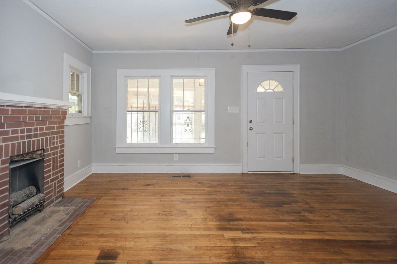 907 W Broad St - Photo 7 of 20