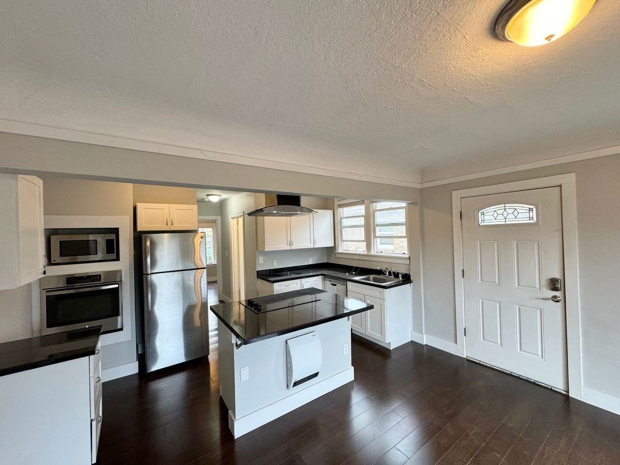 3026 26th Ave W - Photo 3 of 11