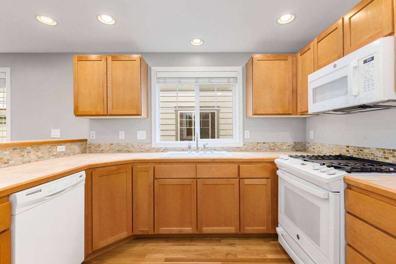 12032A 28th Ave Ne - Photo 7 of 18