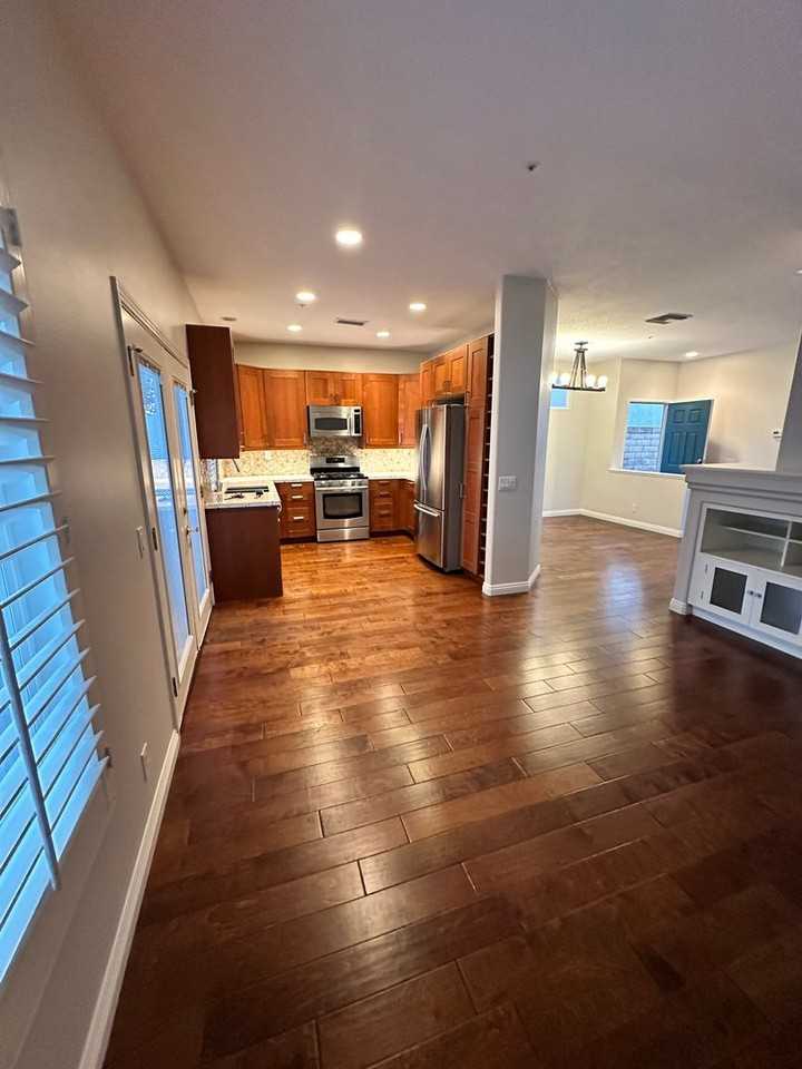 1116 Moreno Way - Photo 3 of 38