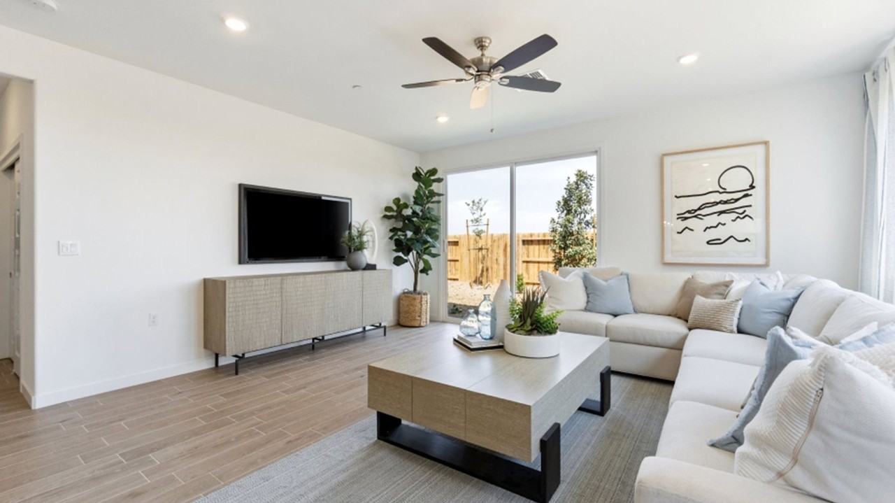 9404 Woodland Creek Dr - Photo 2 of 12