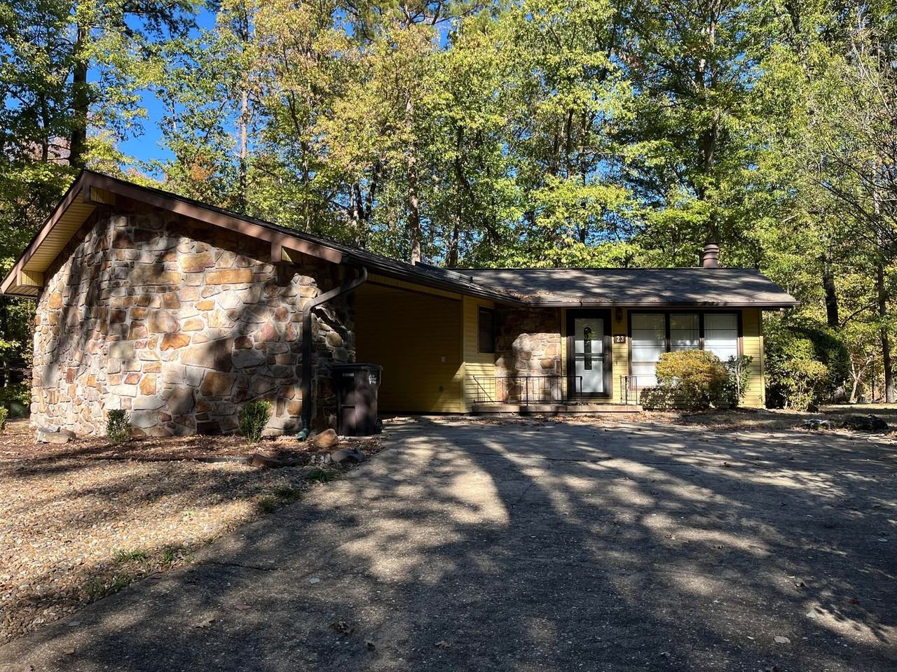 23 Alina Ln, Hot Springs Village, AR 71909 2 bedroom House Rental