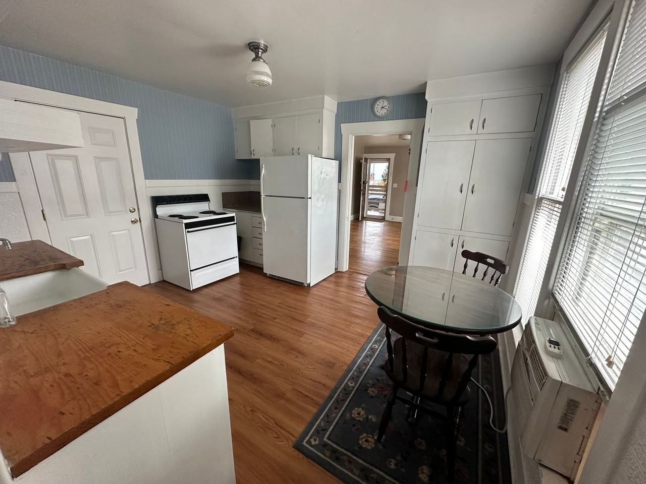 217 Sw 3rd St - Photo 2 of 4