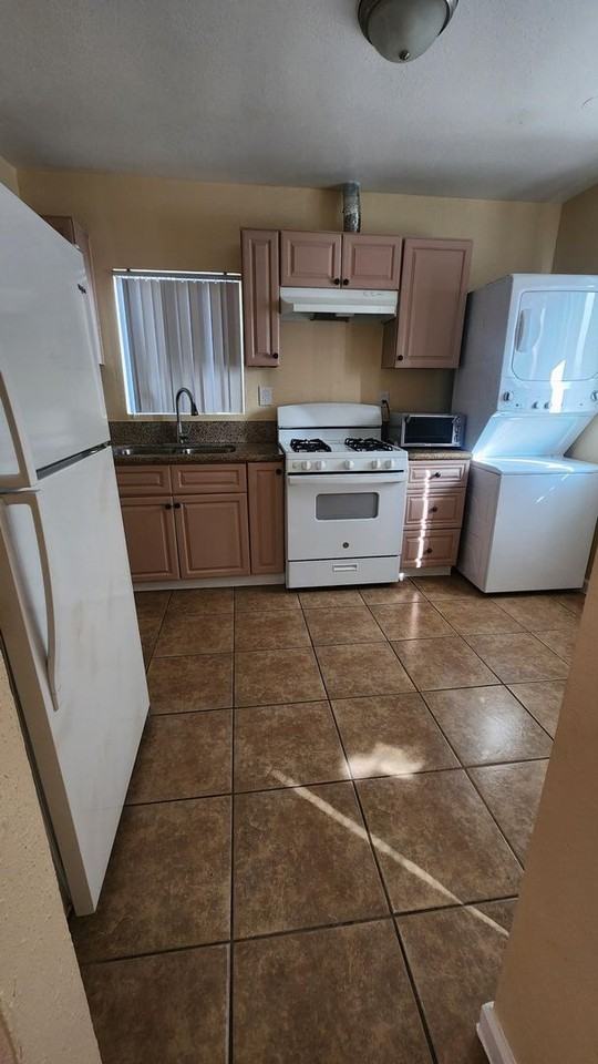 26535 Ward St - Photo 7 of 11