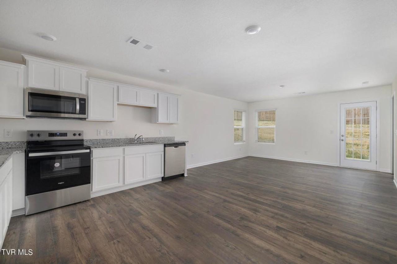 1134 Clearwater Ln - Photo 6 of 18