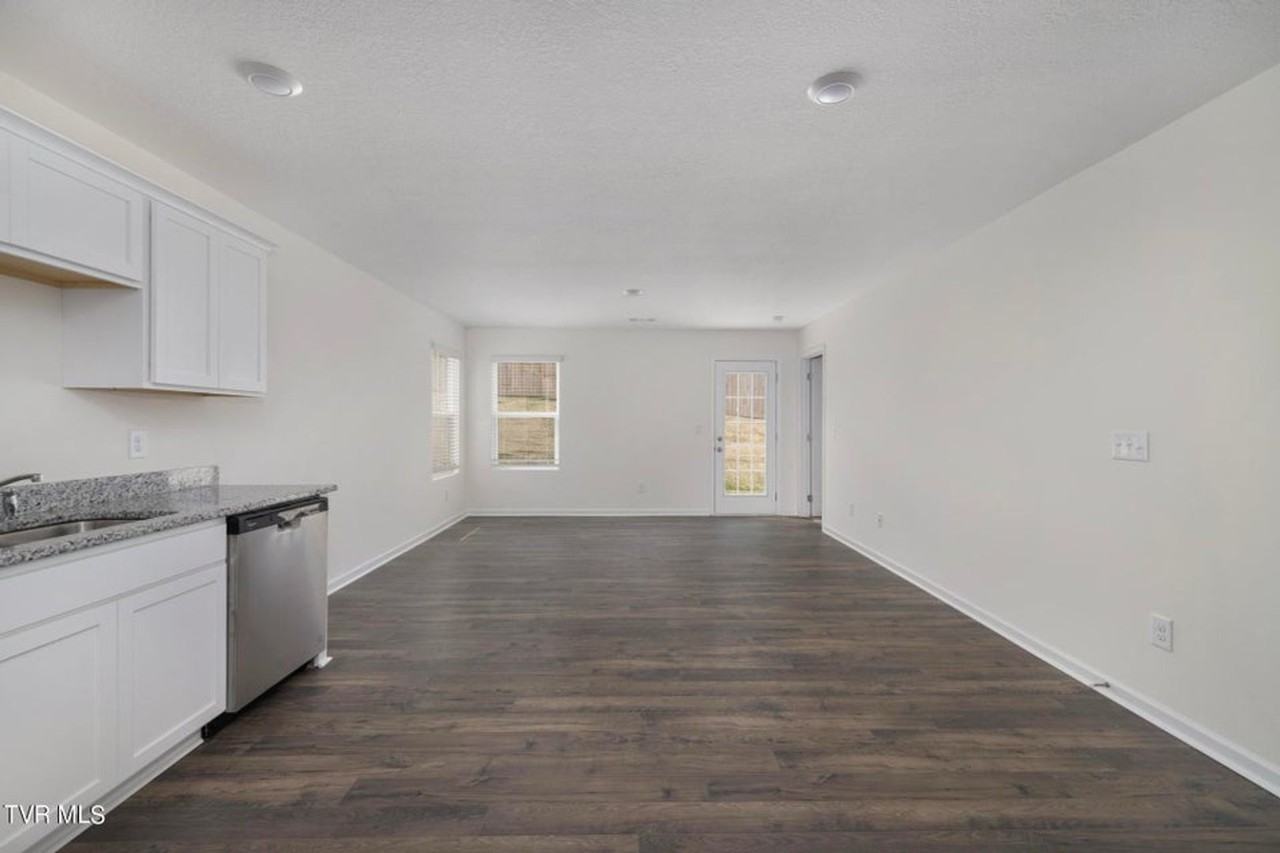 1134 Clearwater Ln - Photo 7 of 18