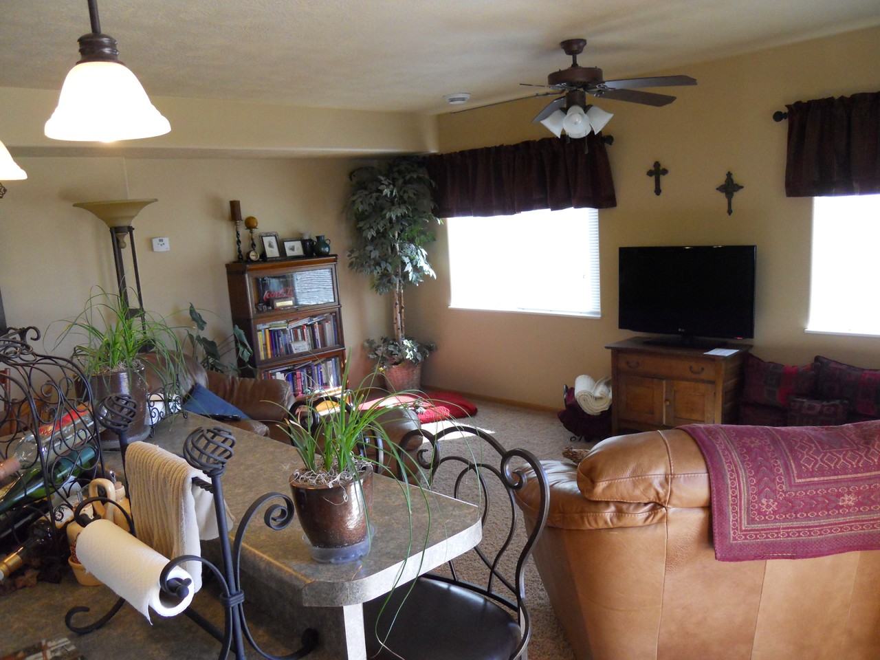 325 Scott Place #D - Photo 3 of 13