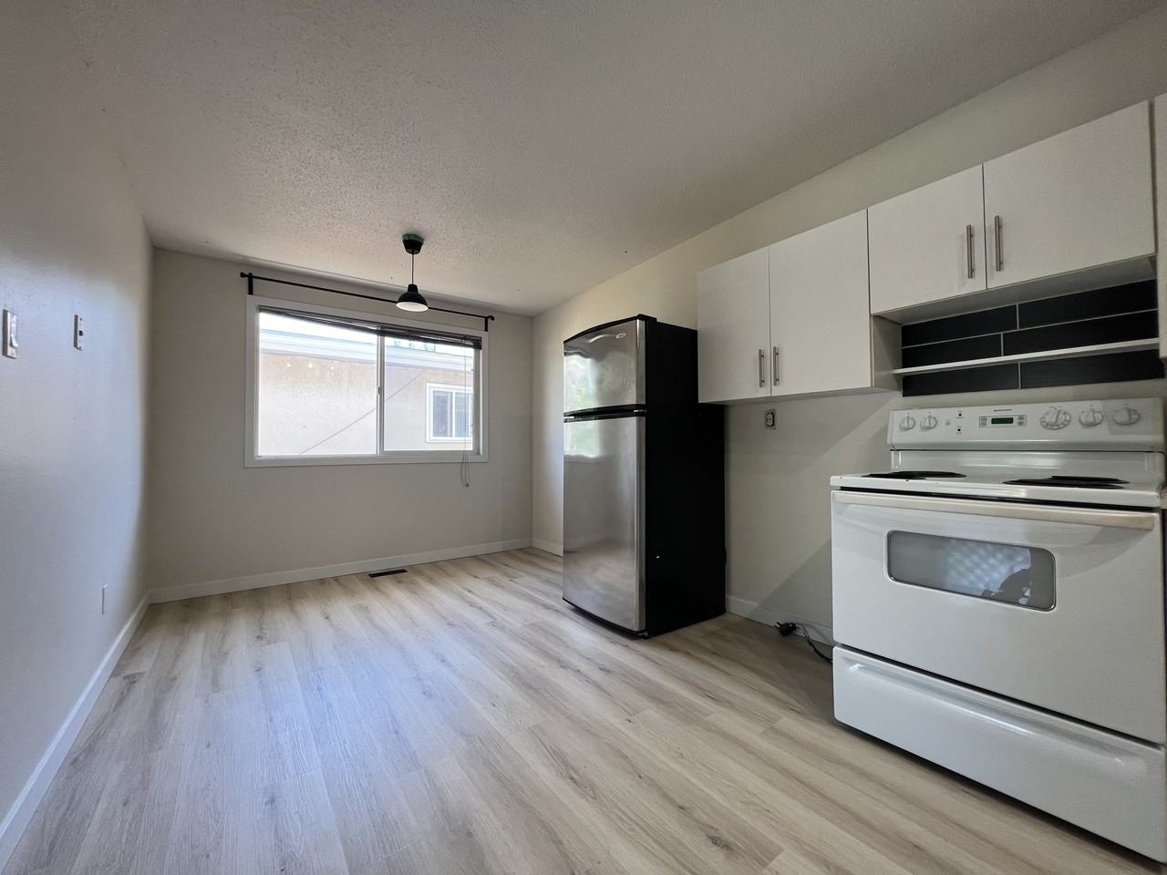 7714 34 Ave Nw - Photo 2 of 19