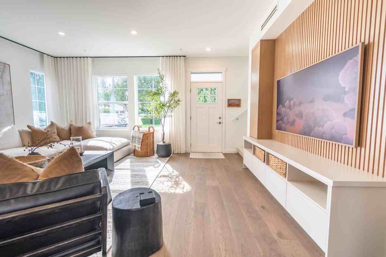 9122 King Street - Photo 3 of 20