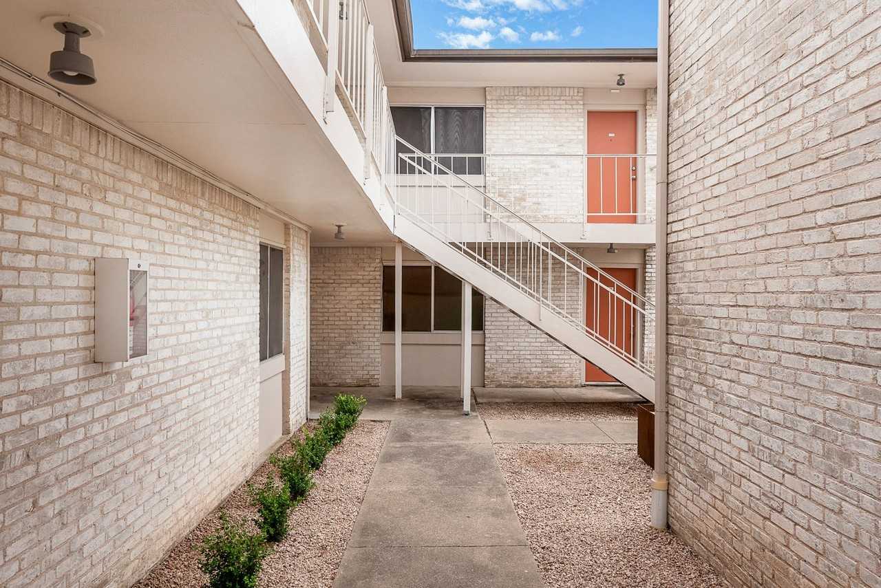 24 Flats - Photo 6 of 43