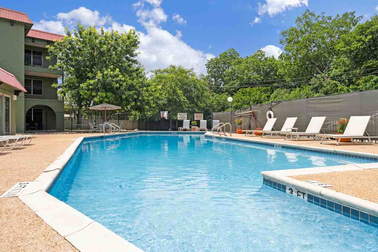 Kensington Court - Photo 2 of 50