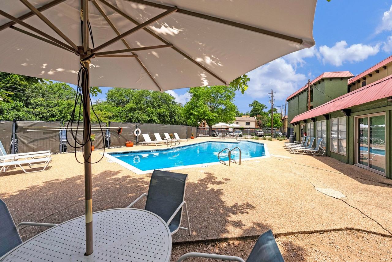 Kensington Court - Photo 4 of 50