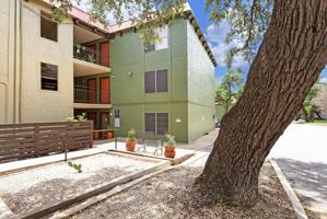 featured image of 2207 Lawnmont Ave