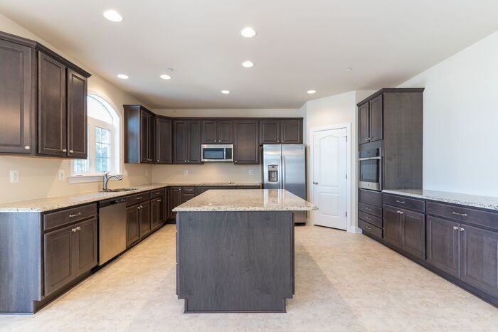 25034 Meadowlark Ct - Photo 2 of 15