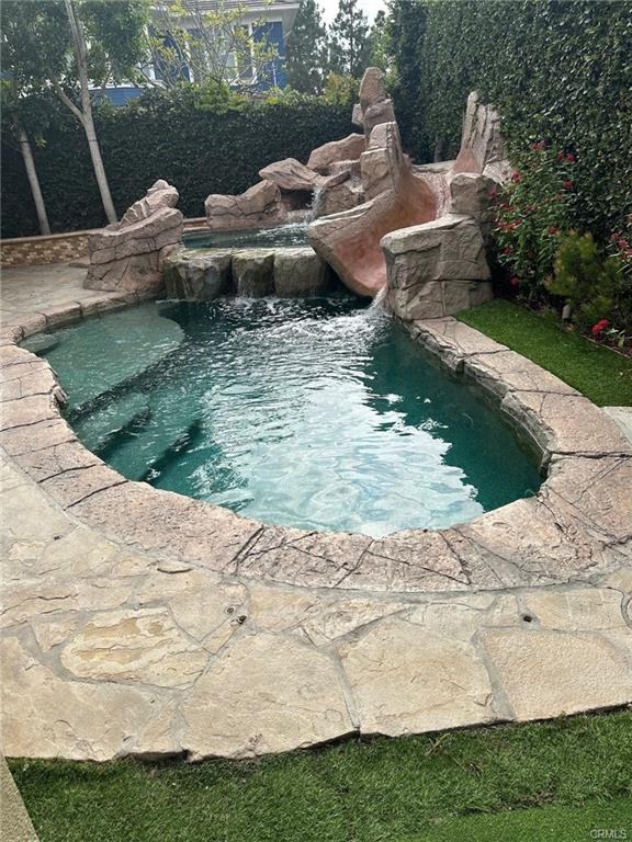 11 Sawgrass Dr - Photo 3 of 6