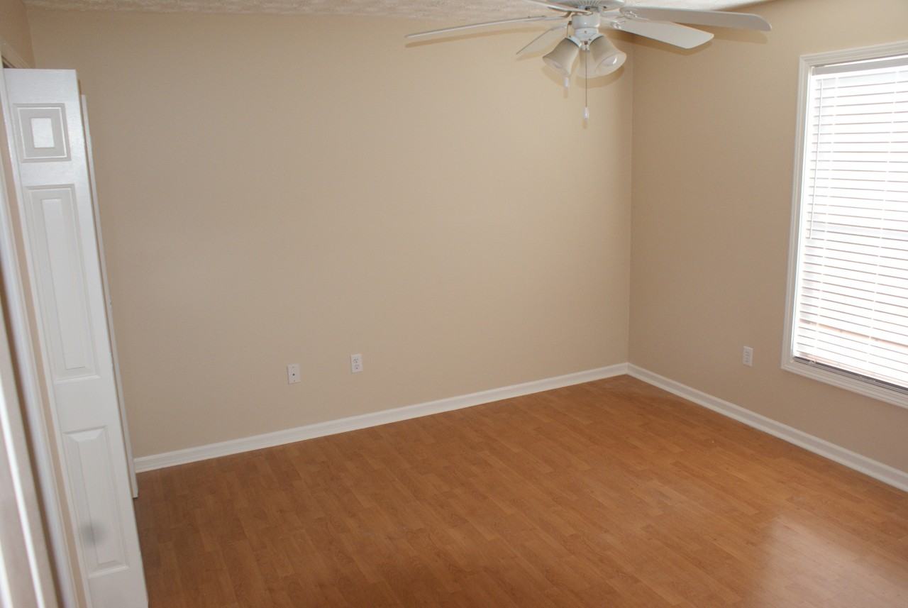 105 Apple Tree Way - Photo 2 of 9