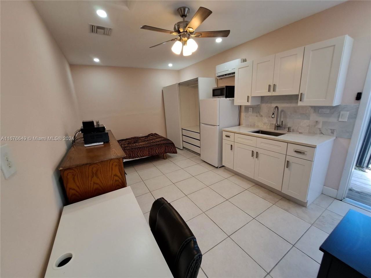 1111 Nw 79th Way - Photo 2 of 8