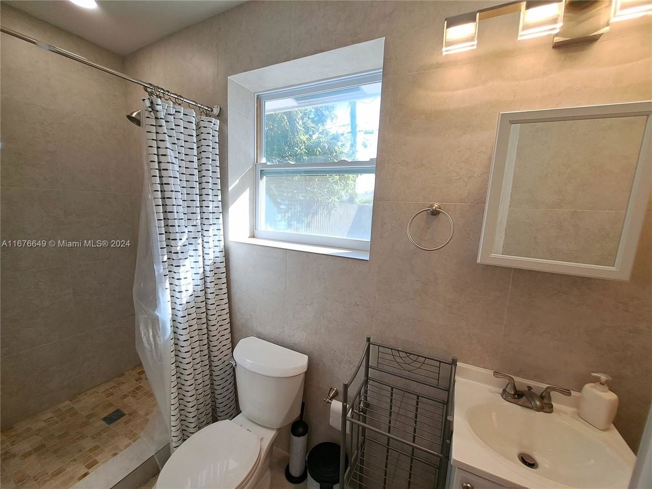 1111 Nw 79th Way - Photo 3 of 8