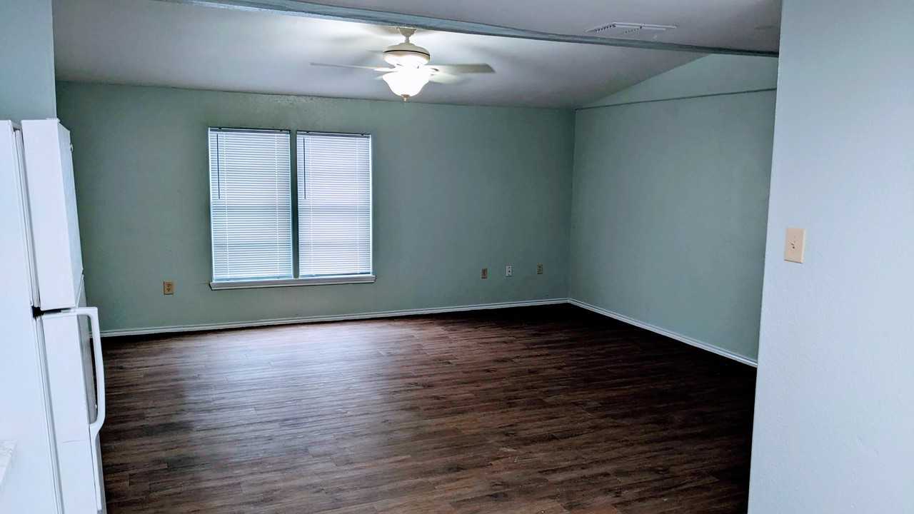310 N Tapeyste Ave #14 - Photo 3 of 12