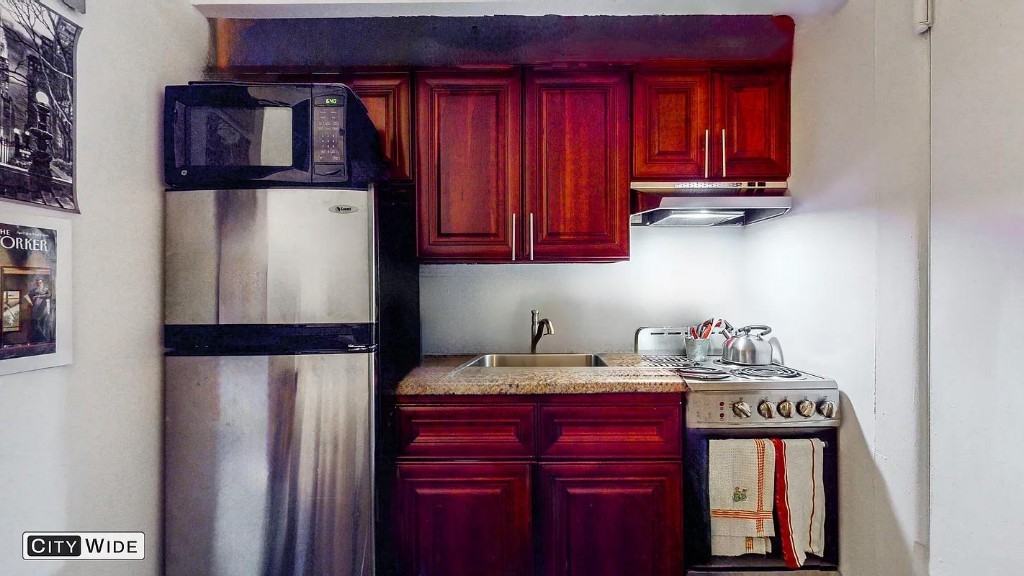 W 45th St #307 - Photo 2 of 8