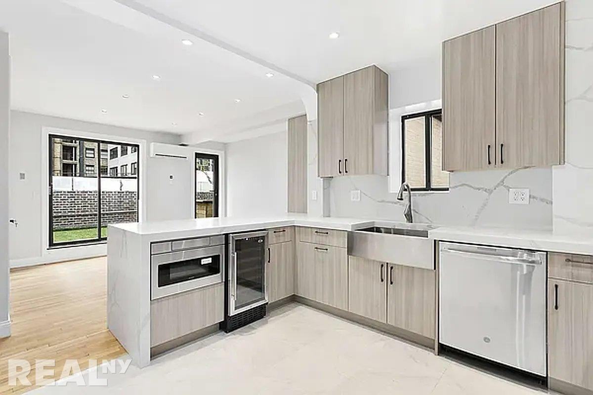 E 40th St PH, New York, NY 10016 4 Bedroom Apartment for Rent