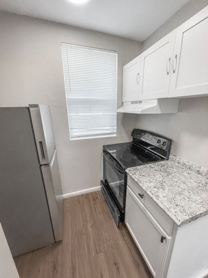 321 W Ianthe St #6 - Photo 2 of 7