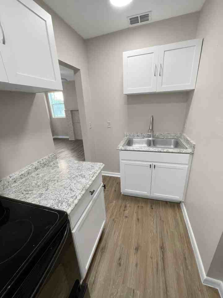 321 W Ianthe St #6 - Photo 3 of 7