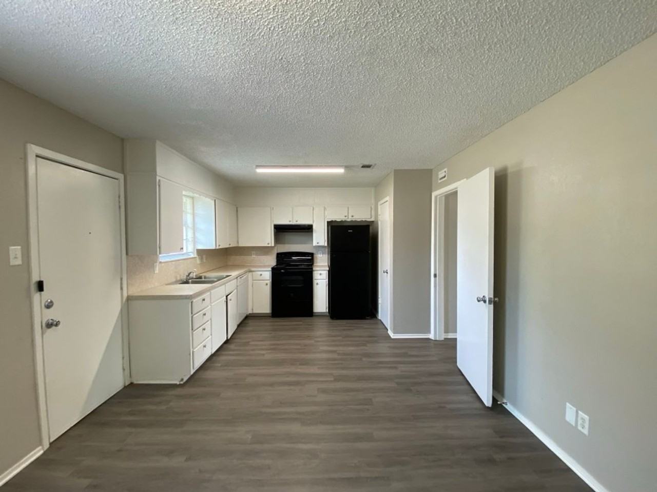 1736 Edmund Blvd - Photo 3 of 18