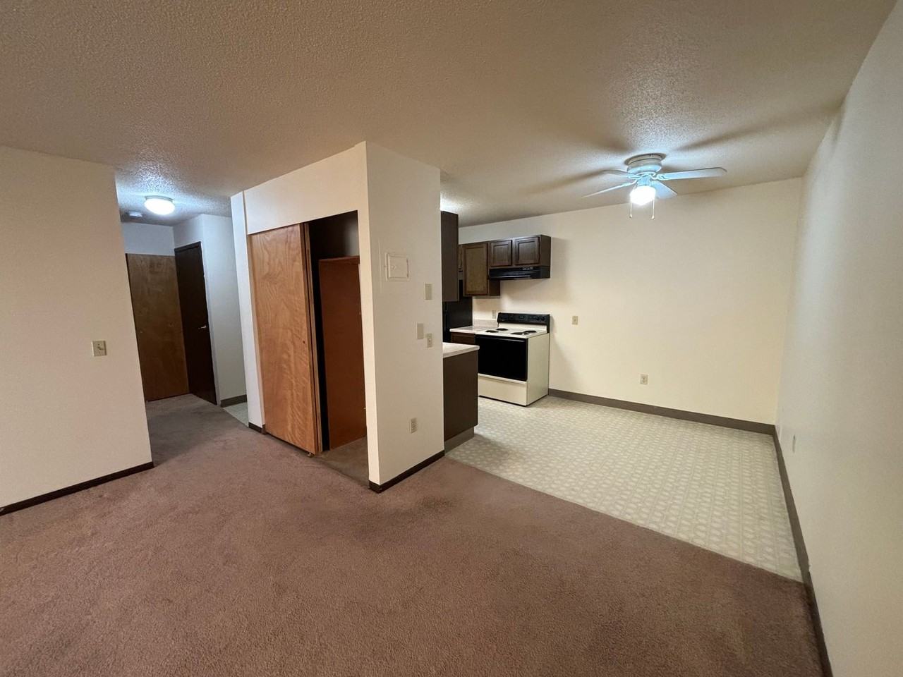 2501 Leonard St - Photo 5 of 14