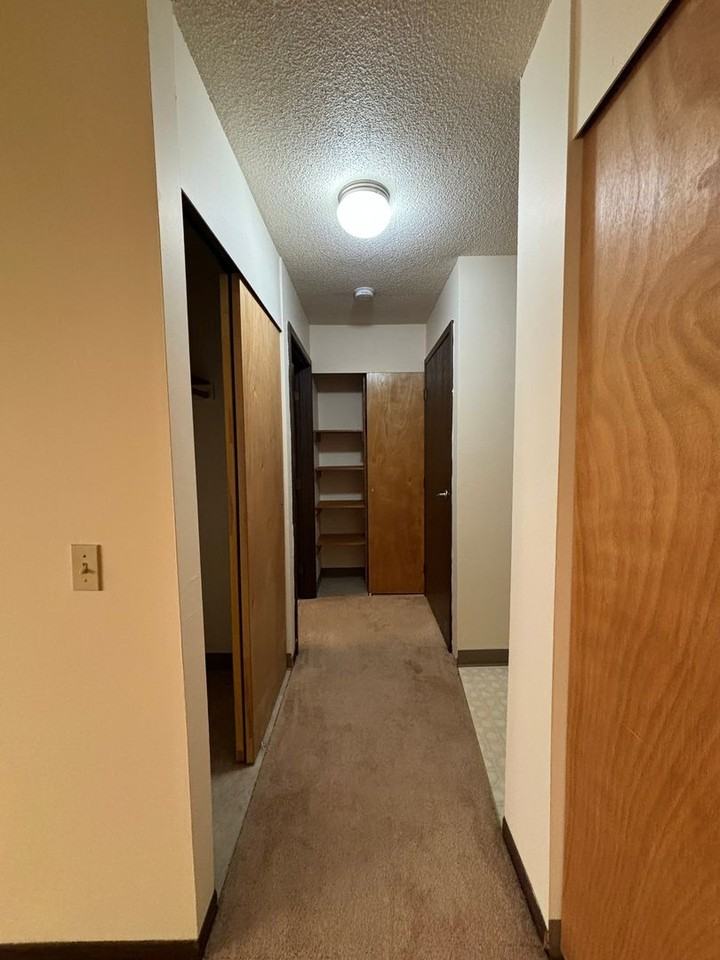 2501 Leonard St - Photo 7 of 14